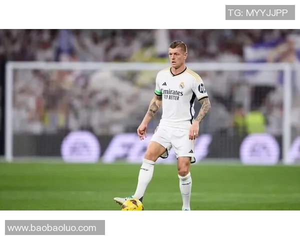 克罗斯在足球世界中的传奇之路与技术解析：从青涩少年到顶级中场巨星的成长历程